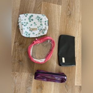 Assortment of makeup/tolietry bags
